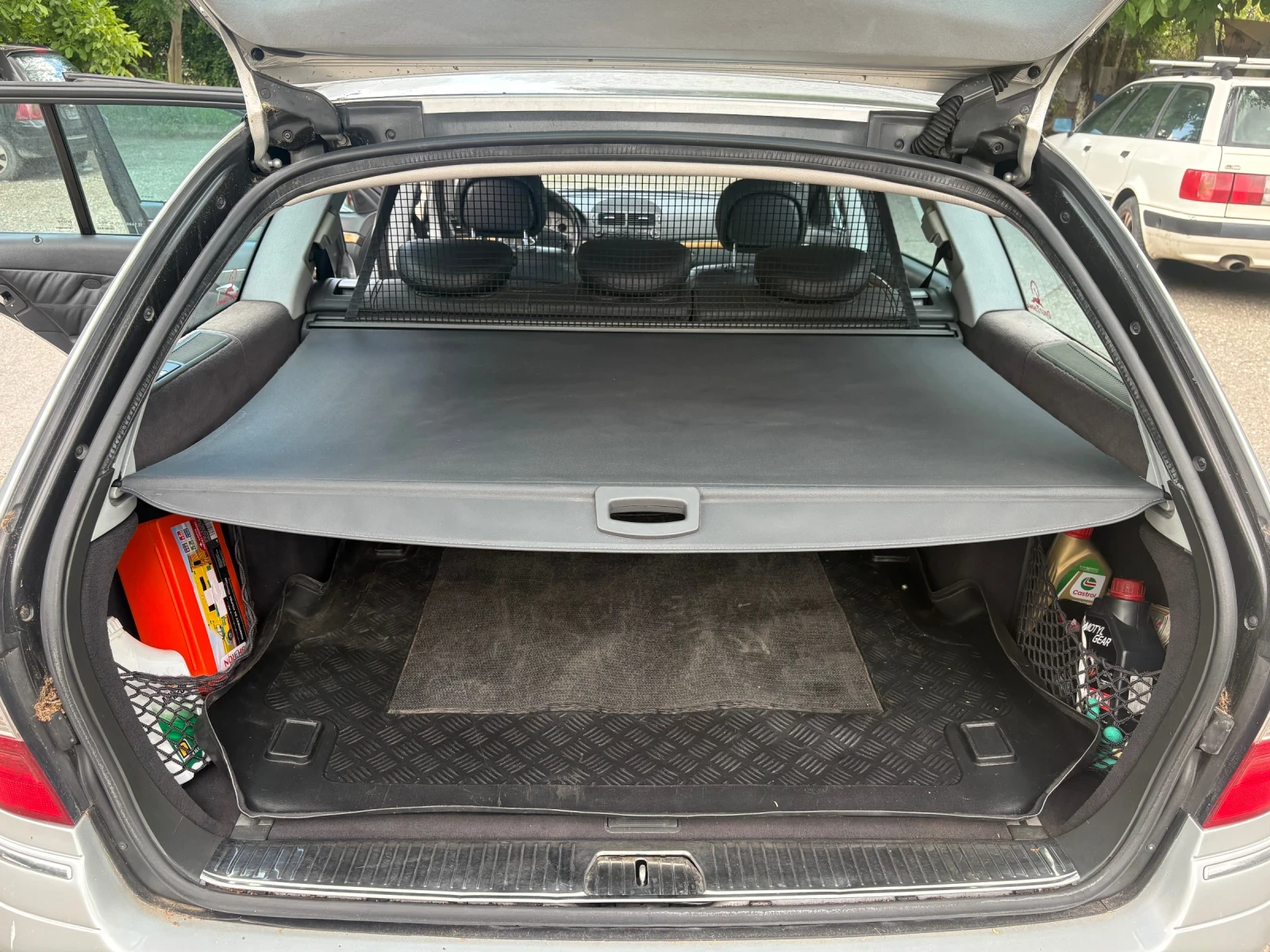 Mercedes-Benz E 220 CDI Avantgarde, снимка 10 - Автомобили и джипове - 54957480