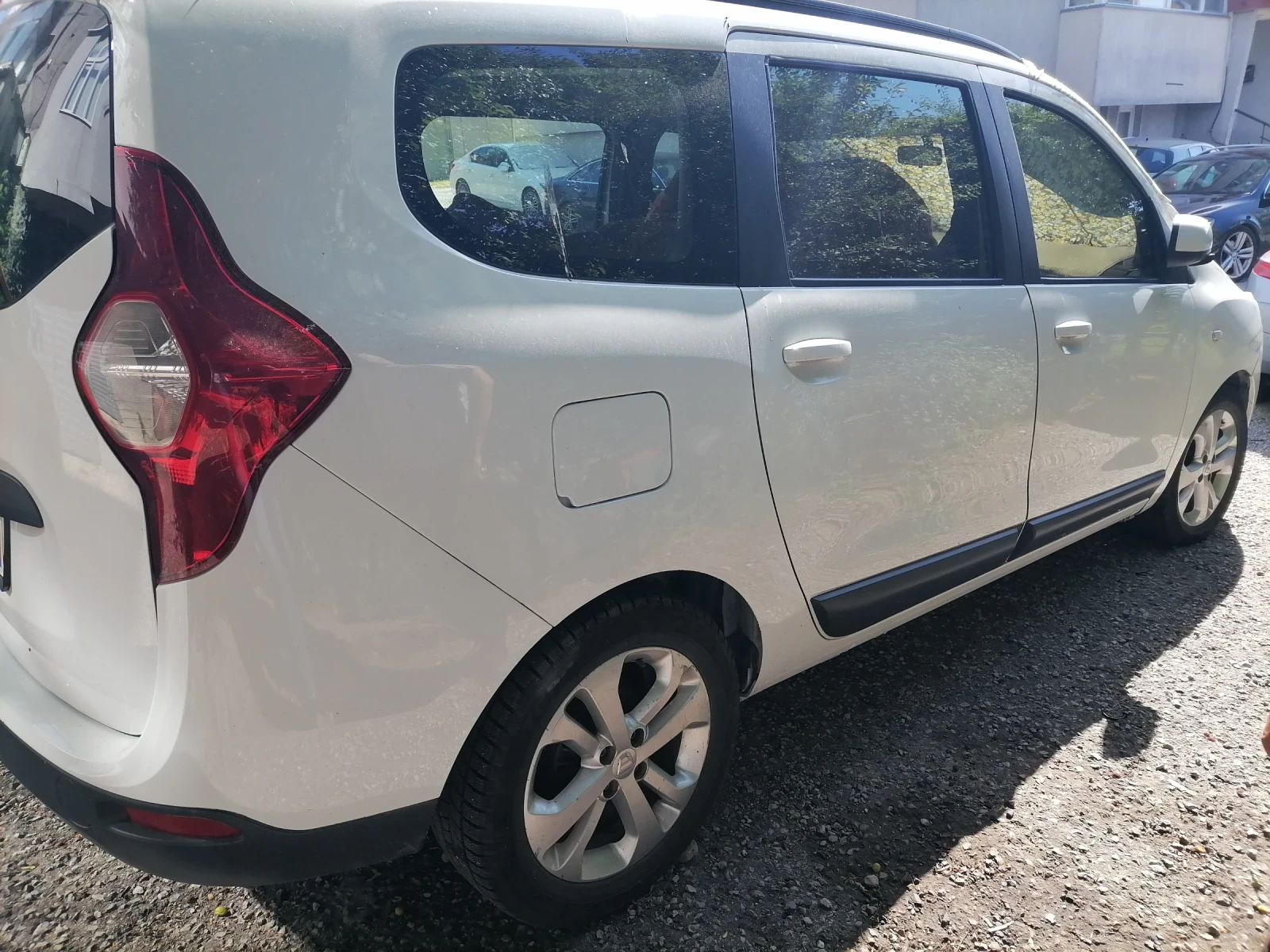 Dacia Lodgy, снимка 2 - Автомобили и джипове - 55091442