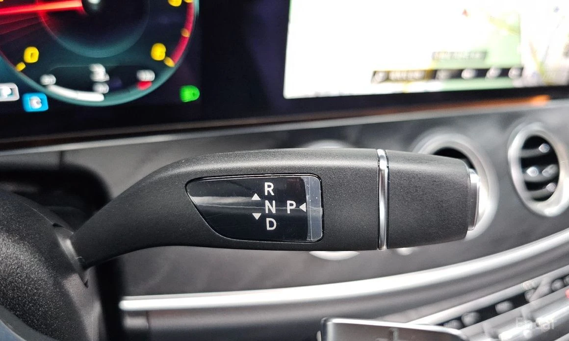 Mercedes-Benz E 220, снимка 9 - Автомобили и джипове - 55366485