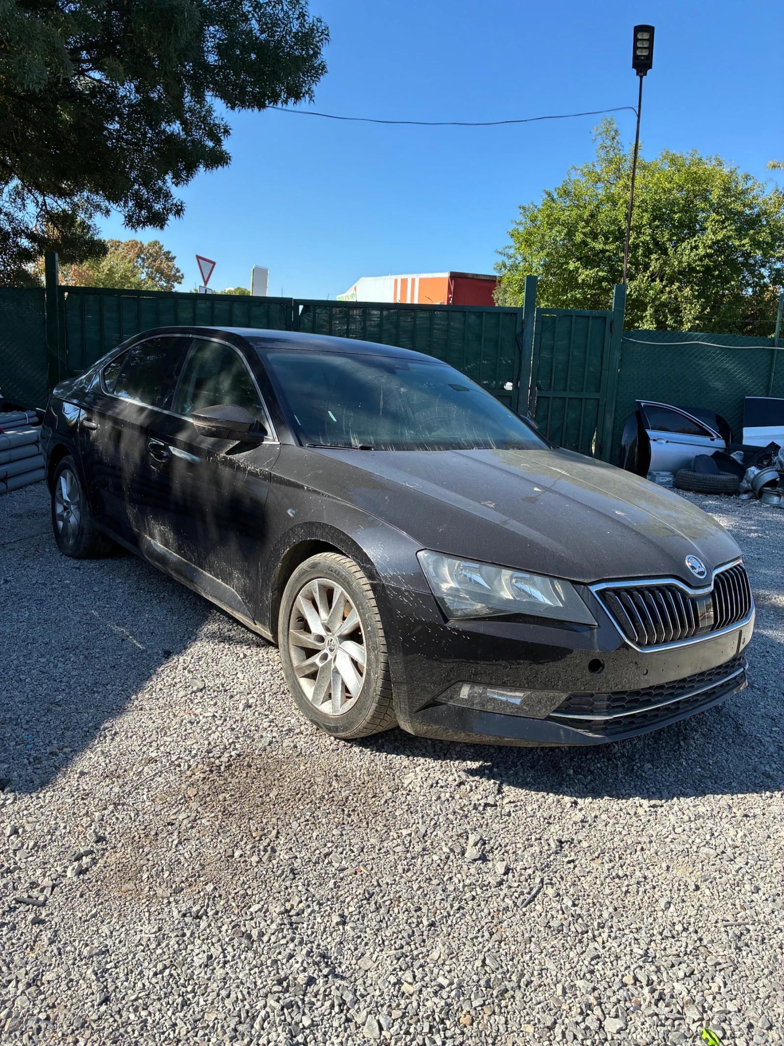 Skoda Superb 1.6 TDI, снимка 3 - Автомобили и джипове - 56093225
