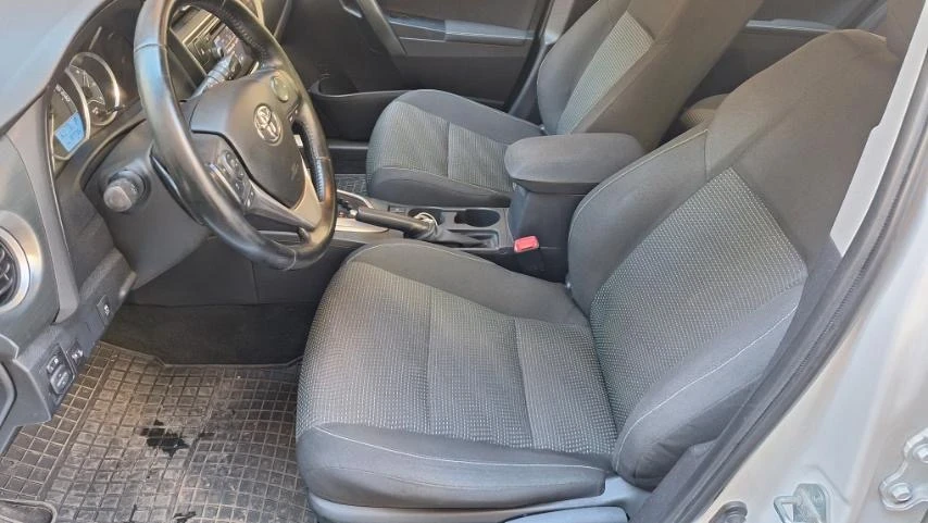 Toyota Auris Yauris, снимка 9 - Автомобили и джипове - 56568282