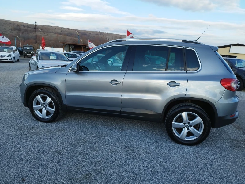 VW Tiguan 2.0TDI AVTOMAT 4X4, снимка 2 - Автомобили и джипове - 49120706