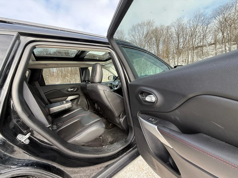 Jeep Cherokee Trailhawk* 4WD* АвтоКредит* (ЦЕНА ДО БГ), снимка 8 - Автомобили и джипове - 53403473