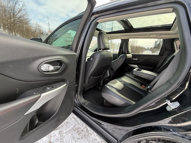 Jeep Cherokee Trailhawk* 4WD* АвтоКредит* (ЦЕНА ДО БГ), снимка 10 - Автомобили и джипове - 53403473