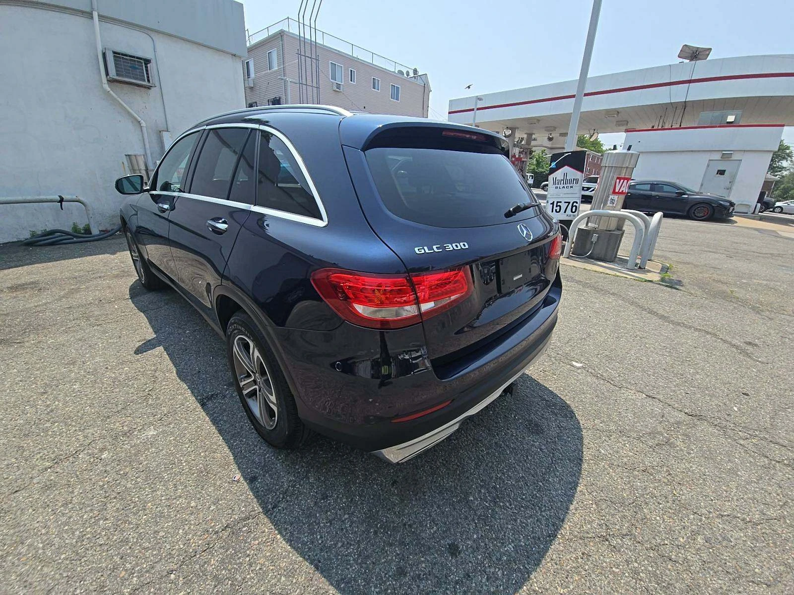 Mercedes-Benz GLC 300 4MATIC * CARFAX* ОПЦИЯ ЗА ФИНАНСИРАНЕ*  - изображение 3