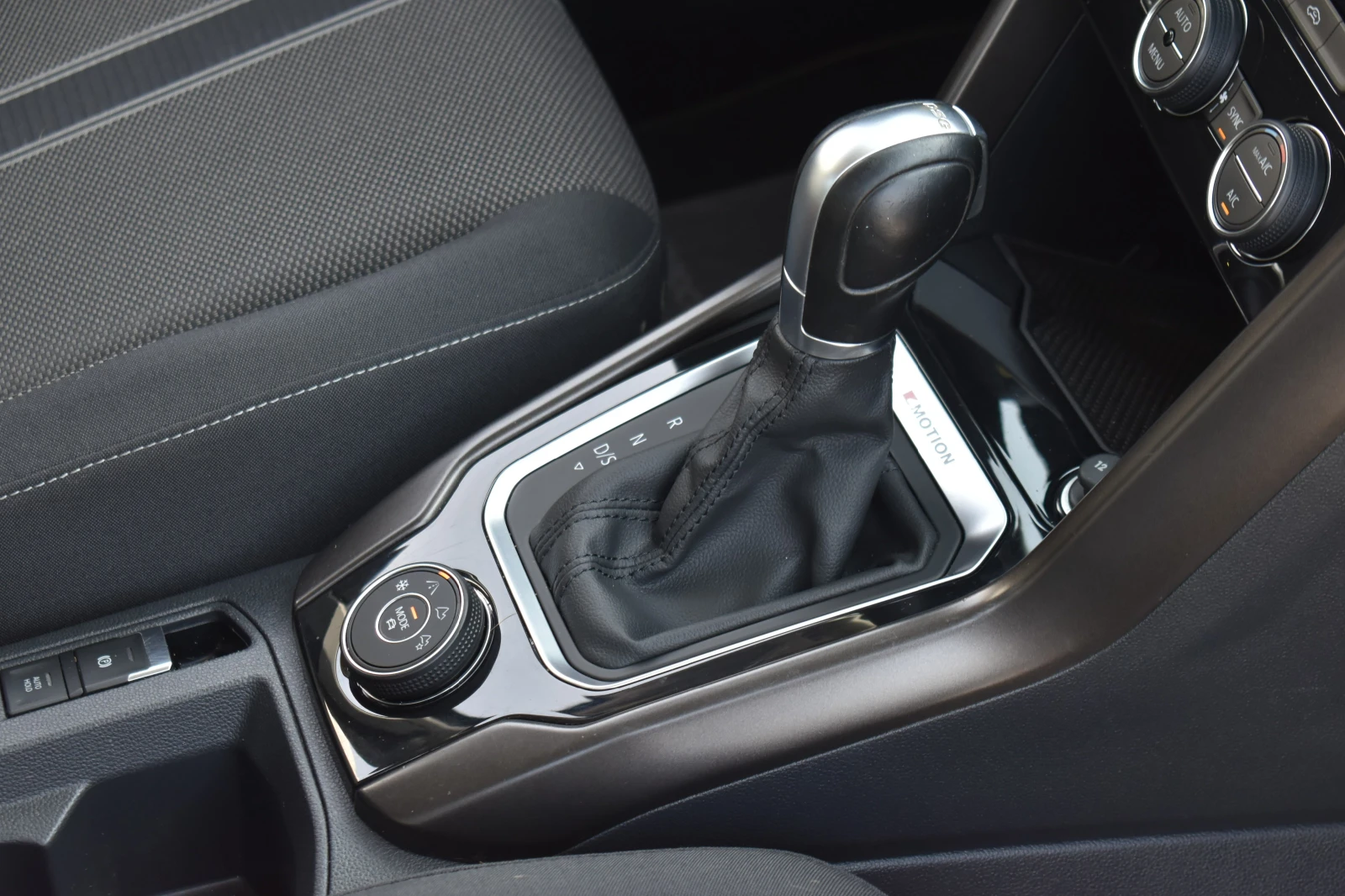 VW T-Roc 2.0TDI* 4MOTION* AUTOMAT, снимка 12 - Автомобили и джипове - 53876310