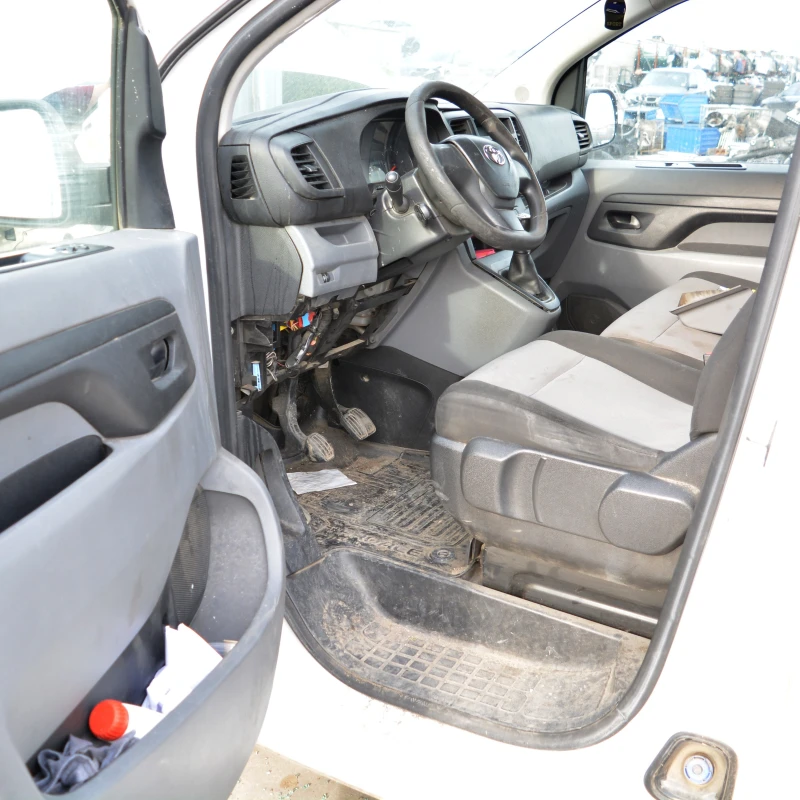 Toyota Proace 1.6 D4d, снимка 5 - Бусове и автобуси - 52533157