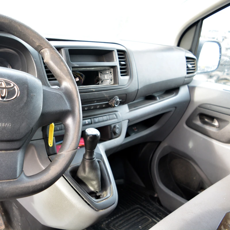 Toyota Proace 1.6 D4d, снимка 7 - Бусове и автобуси - 52533157