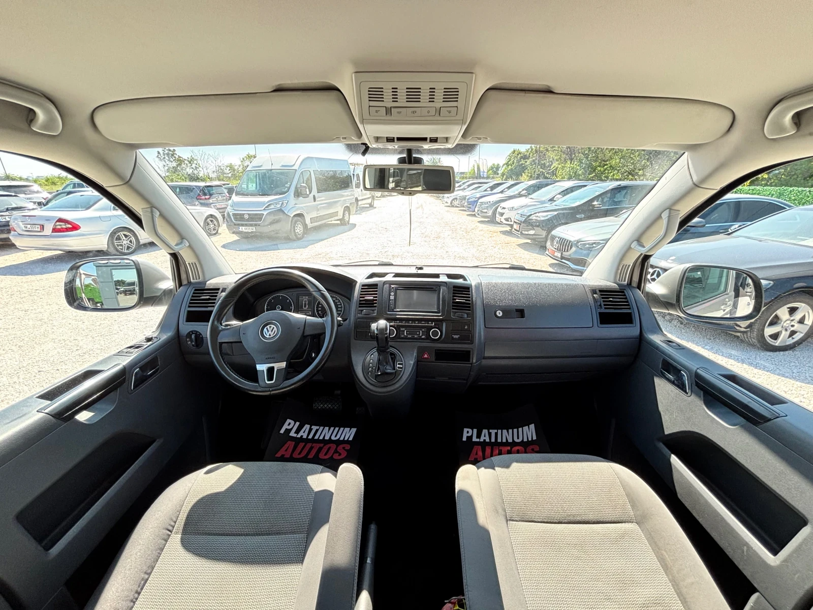 VW Caravelle 2.0TDI/АВТОМАТ/ПАРКТРОНИК/НАВИГАЦИЯ, снимка 12 - Бусове и автобуси - 55498633