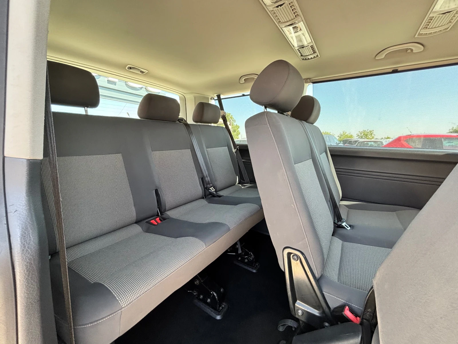 VW Caravelle 2.0TDI/АВТОМАТ/ПАРКТРОНИК/НАВИГАЦИЯ, снимка 10 - Бусове и автобуси - 55498633