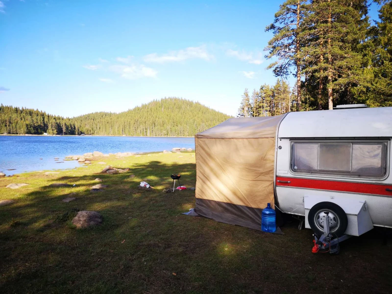 Каравана Adria Optima 380 750kg, снимка 8 - Каравани и кемпери - 53921220