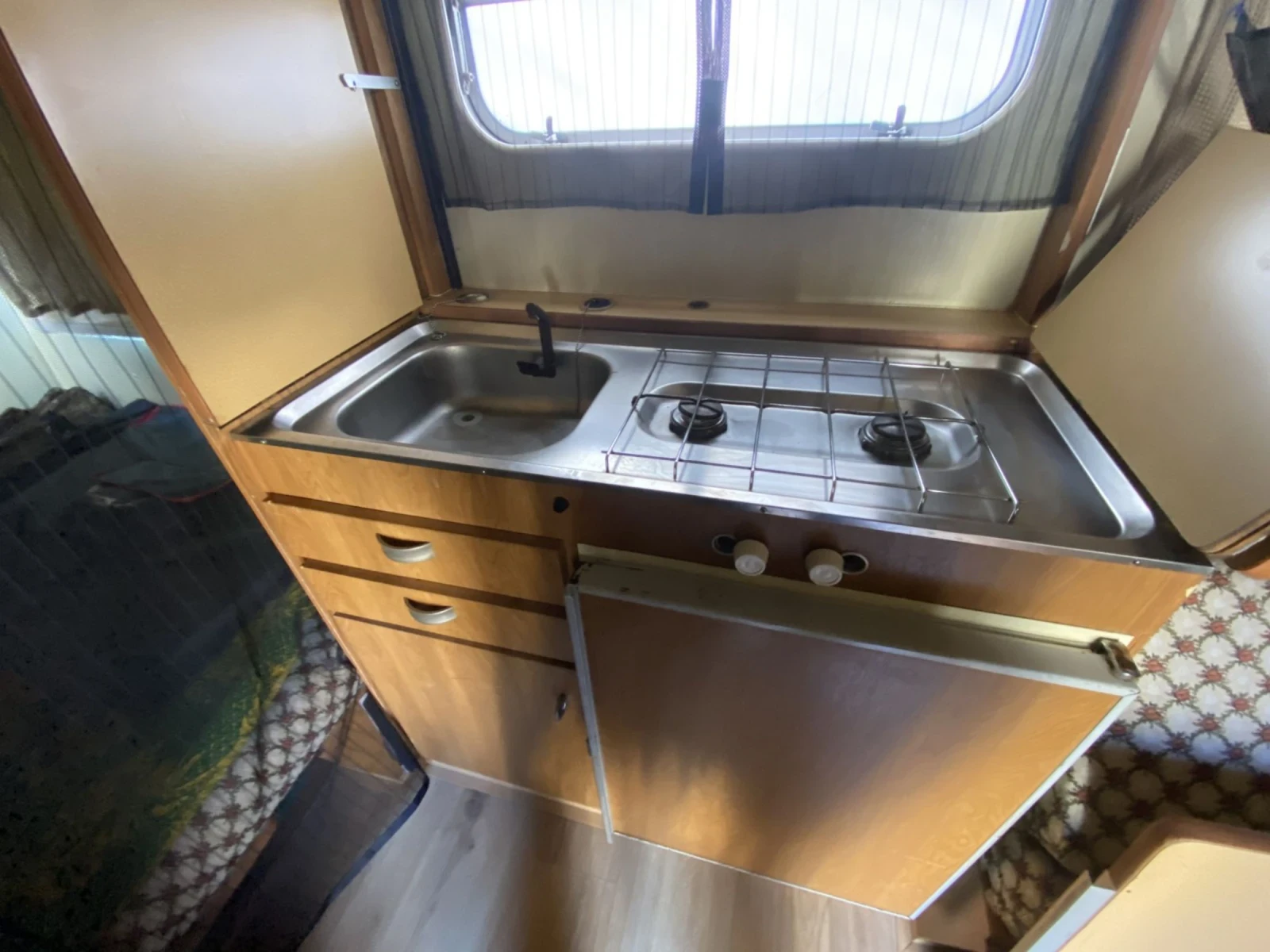 Каравана Adria Optima 380 750kg, снимка 5 - Каравани и кемпери - 53921220