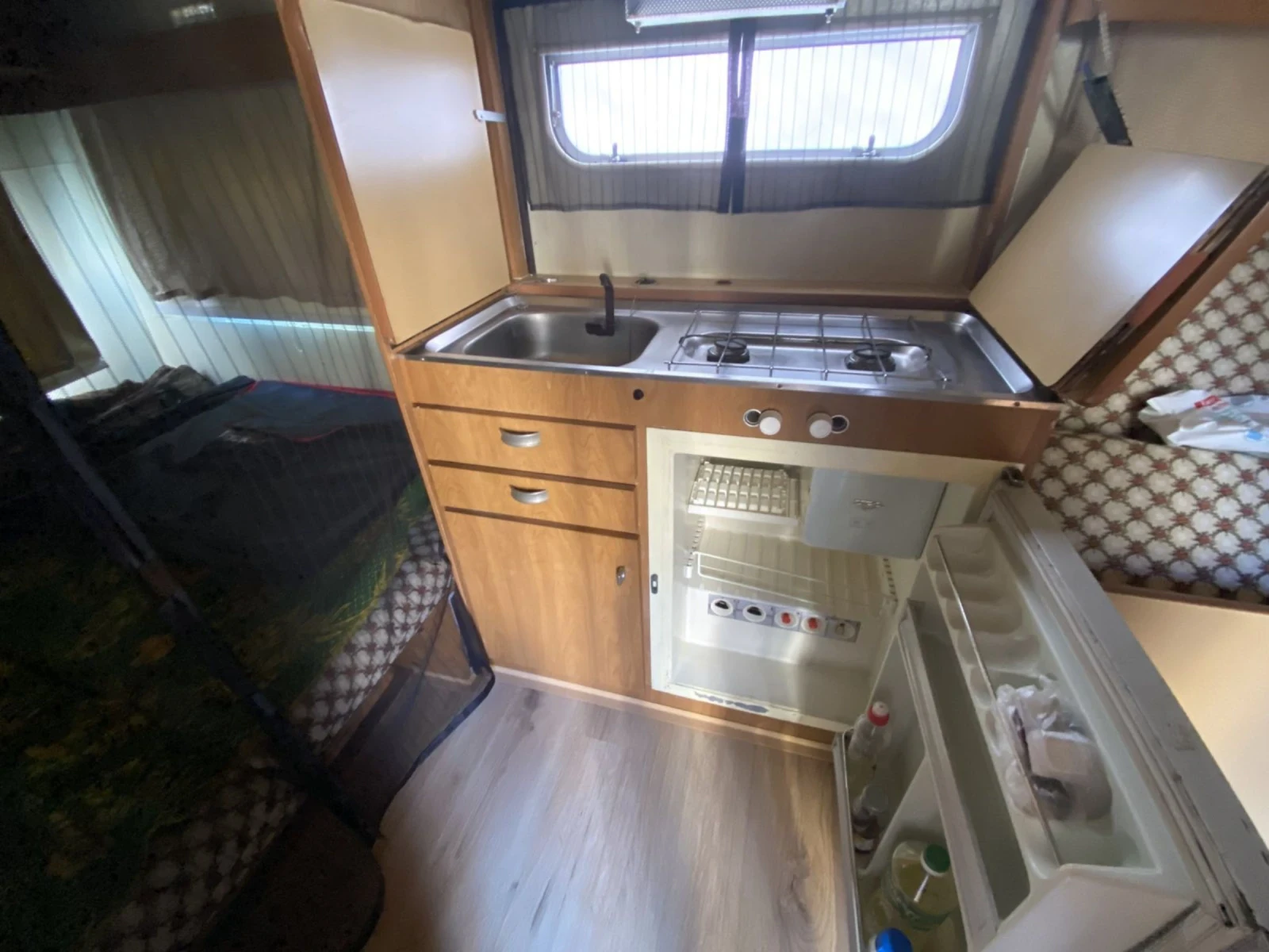 Каравана Adria Optima 380 750kg, снимка 4 - Каравани и кемпери - 53921220