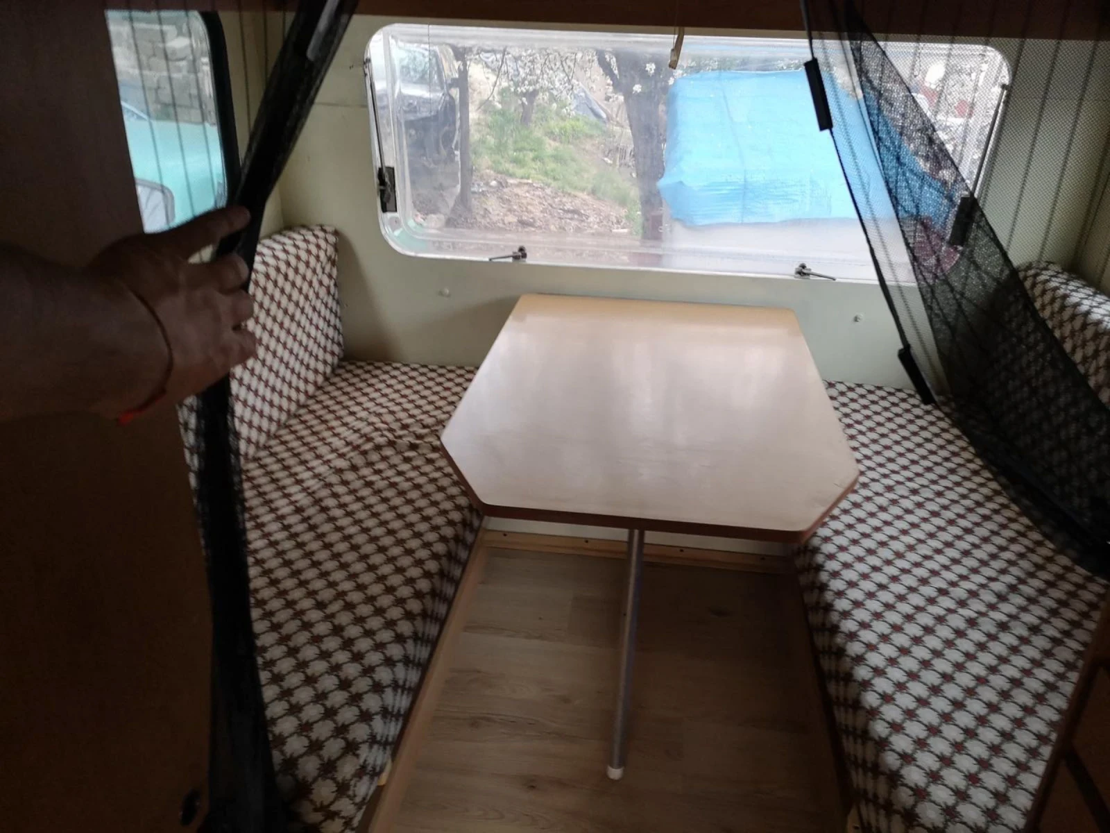 Каравана Adria Optima 380 750kg, снимка 6 - Каравани и кемпери - 53921220