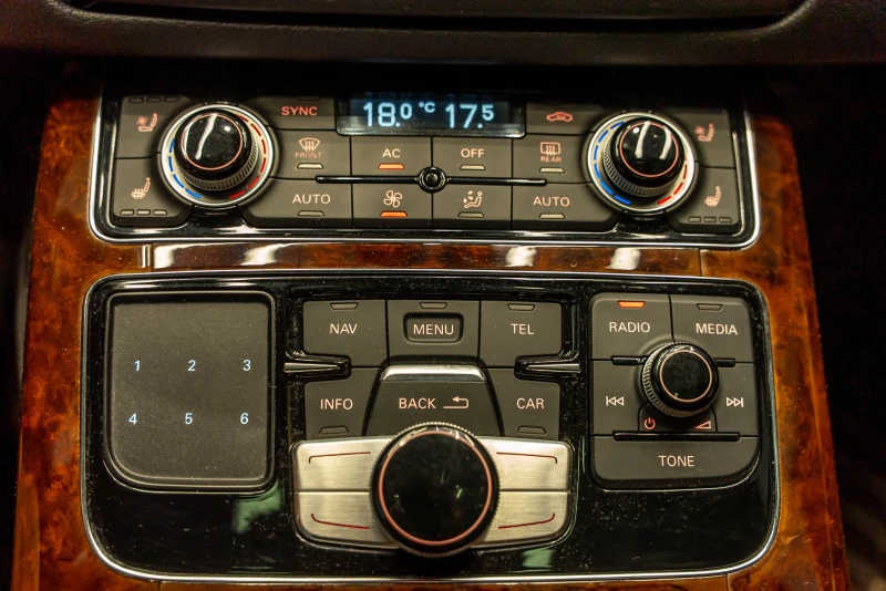 Audi A8 4.2 L, снимка 13 - Автомобили и джипове - 51505655