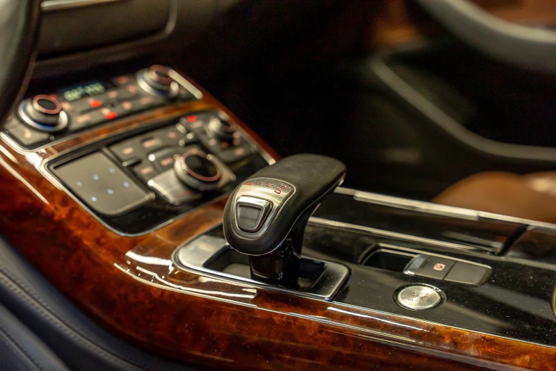 Audi A8 4.2 L, снимка 12 - Автомобили и джипове - 51505655