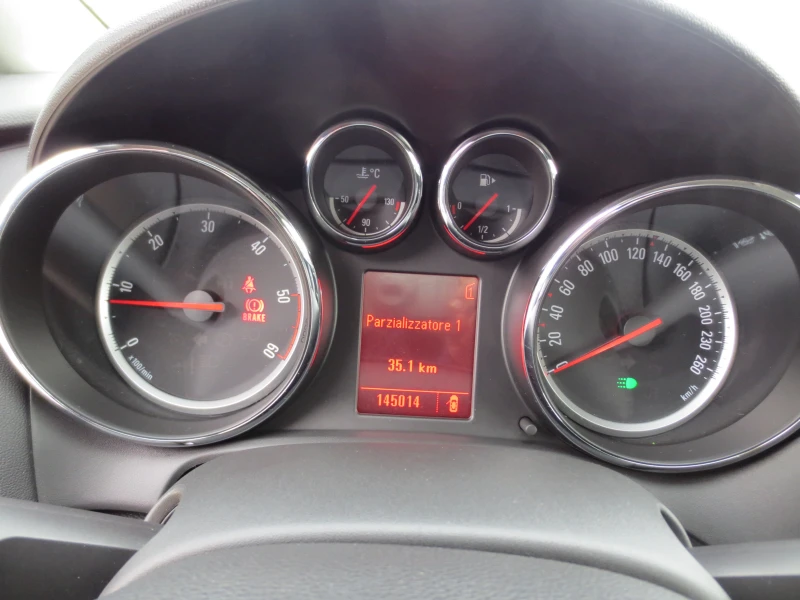 Opel Astra 1.7 CDTI , снимка 11 - Автомобили и джипове - 53594825