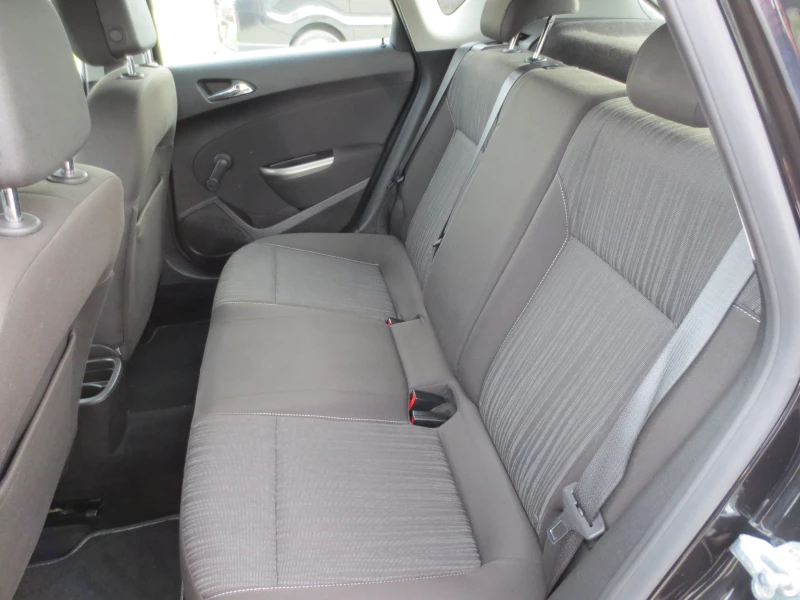 Opel Astra 1.7 CDTI , снимка 12 - Автомобили и джипове - 53594825