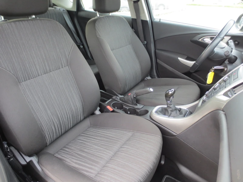 Opel Astra 1.7 CDTI , снимка 15 - Автомобили и джипове - 53594825