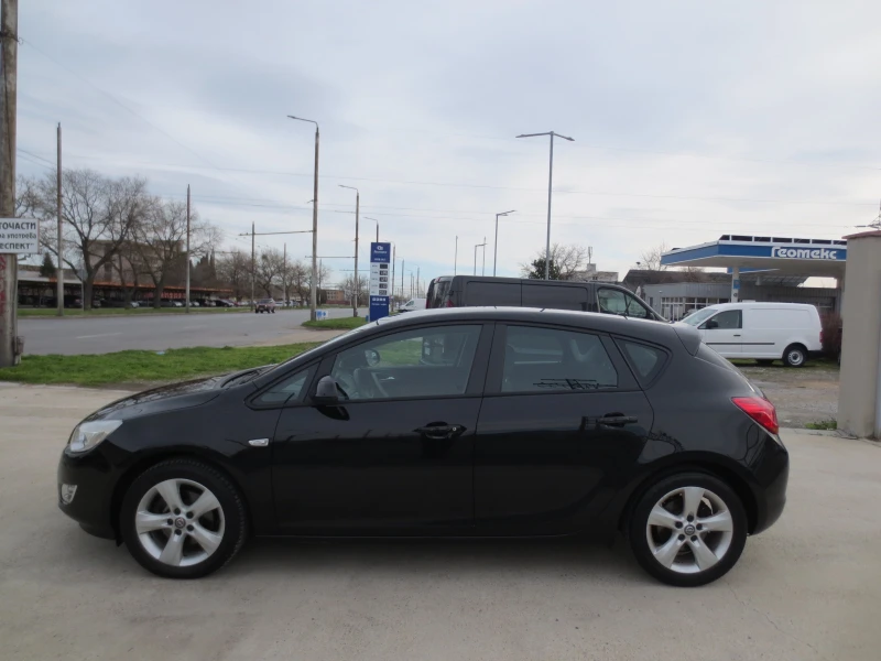 Opel Astra 1.7 CDTI , снимка 8 - Автомобили и джипове - 53594825