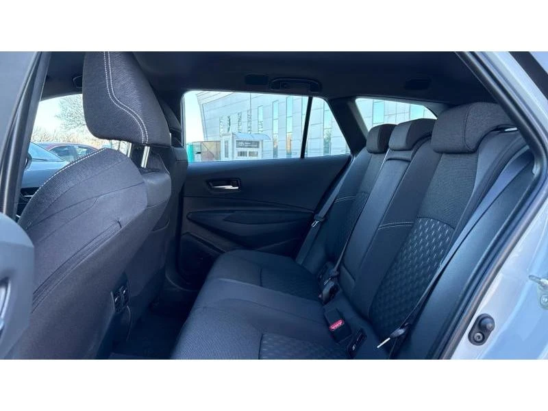 Toyota Corolla 1.8 HSD TS Executive MY25 - НОВА, снимка 11 - Автомобили и джипове - 53029532