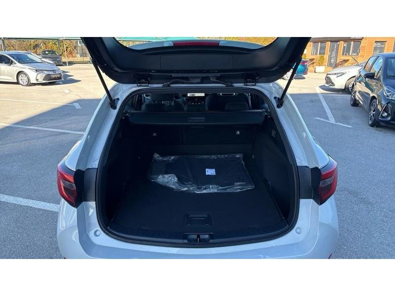 Toyota Corolla 1.8 HSD TS Executive MY25 - НОВА, снимка 10 - Автомобили и джипове - 53029532