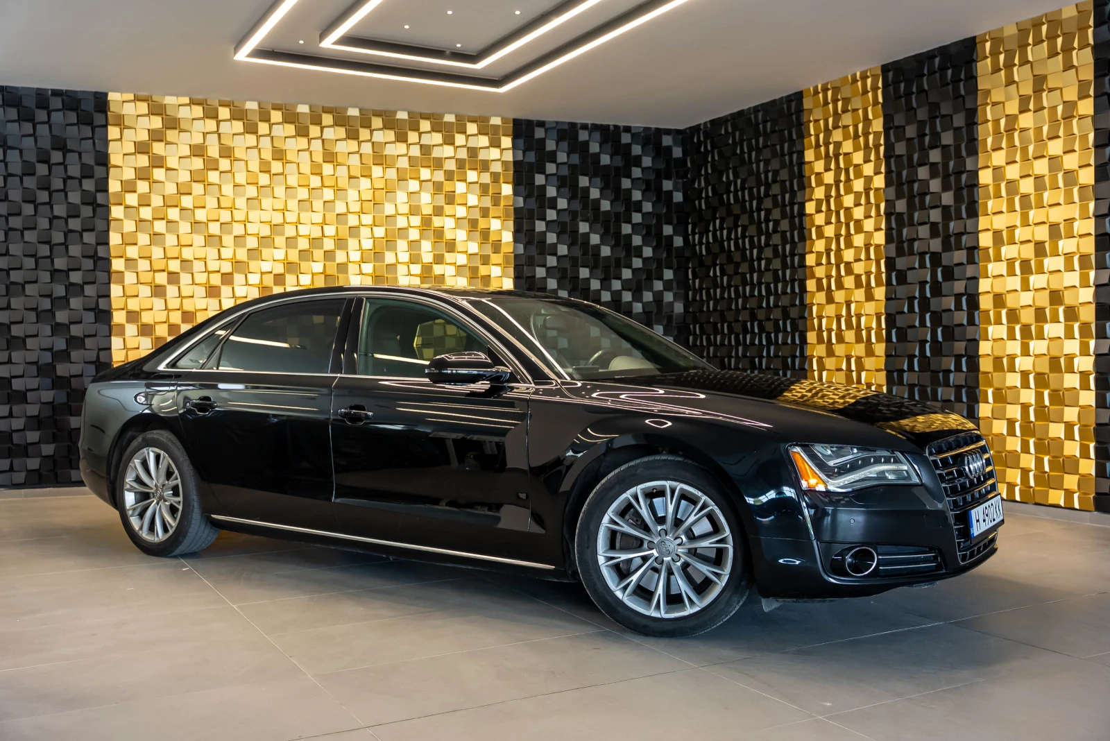 Audi A8 4.2 L - изображение 2