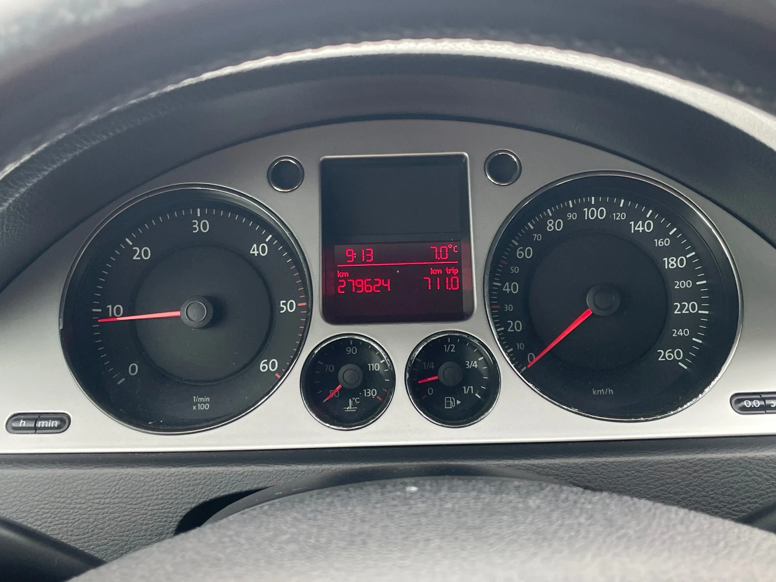 VW Passat 2.0 TDI 4 MOTION, снимка 8 - Автомобили и джипове - 54144775