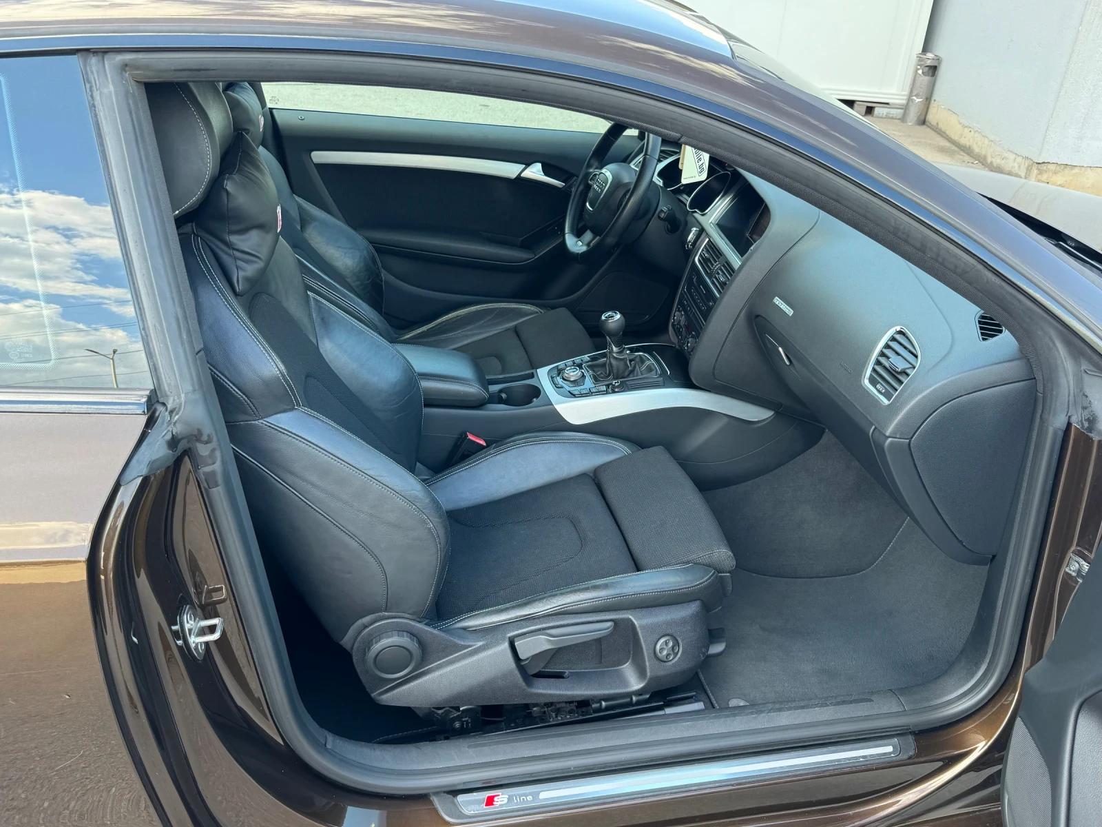 Audi A5 3.2 FSI 4x4 20-ЦОЛА S-LINE РЕАЛНИ КИЛОМЕТРИ РЪЧКА, снимка 11 - Автомобили и джипове - 54444688