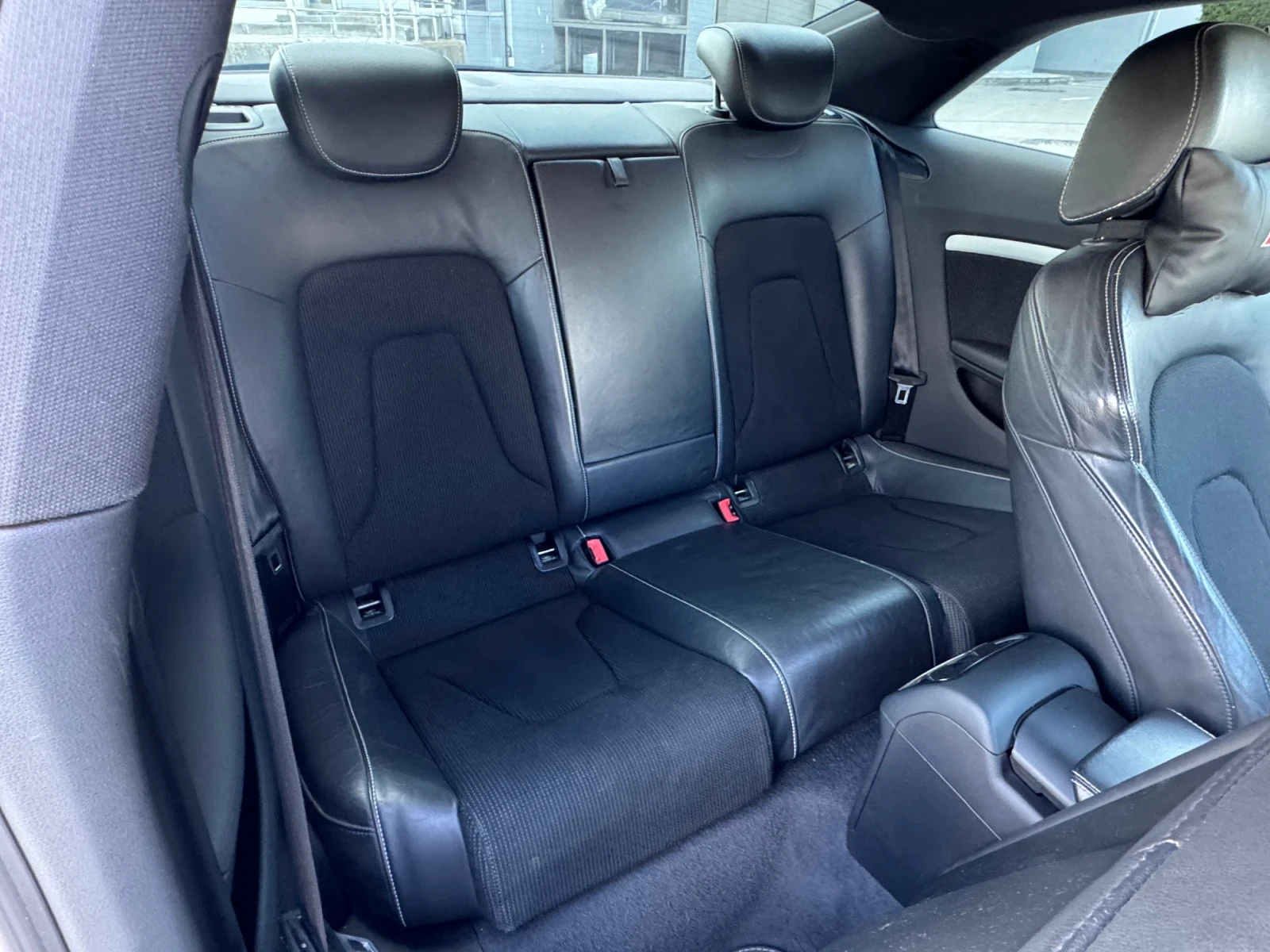 Audi A5 3.2 FSI 4x4 20-ЦОЛА S-LINE РЕАЛНИ КИЛОМЕТРИ РЪЧКА, снимка 12 - Автомобили и джипове - 54444688