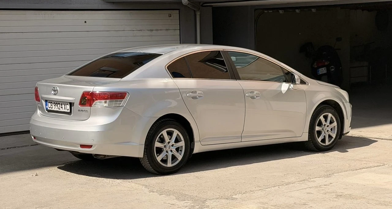 Toyota Avensis 2.0 vvti automatic, снимка 4 - Автомобили и джипове - 54445853
