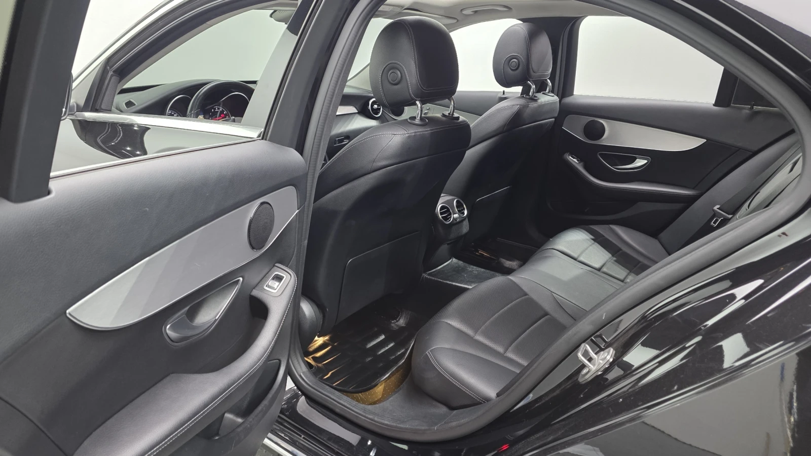 Mercedes-Benz C 200 2.0 Avantgarde, Подгрев, Navi, Задна камера, снимка 12 - Автомобили и джипове - 54619909