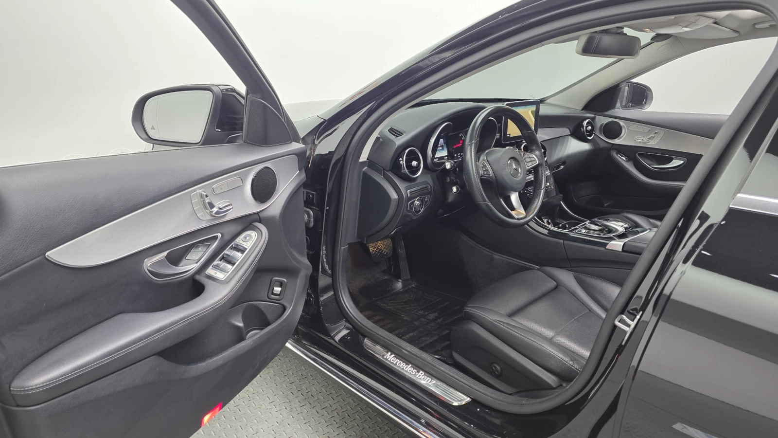 Mercedes-Benz C 200 2.0 Avantgarde, Подгрев, Navi, Задна камера, снимка 10 - Автомобили и джипове - 54619909