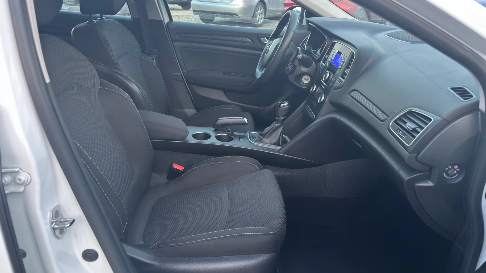 Renault Megane TCe 140 ������ BVM6 | Mobile.bg � ����������� 13