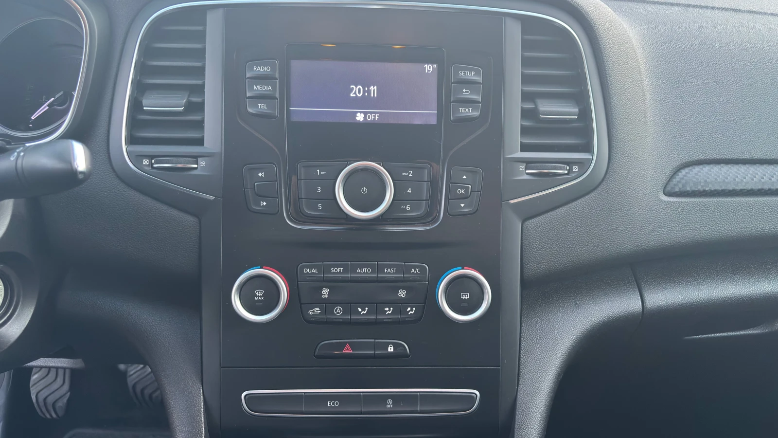 Renault Megane TCe 140 бензин BVM6, снимка 17 - Автомобили и джипове - 54642433