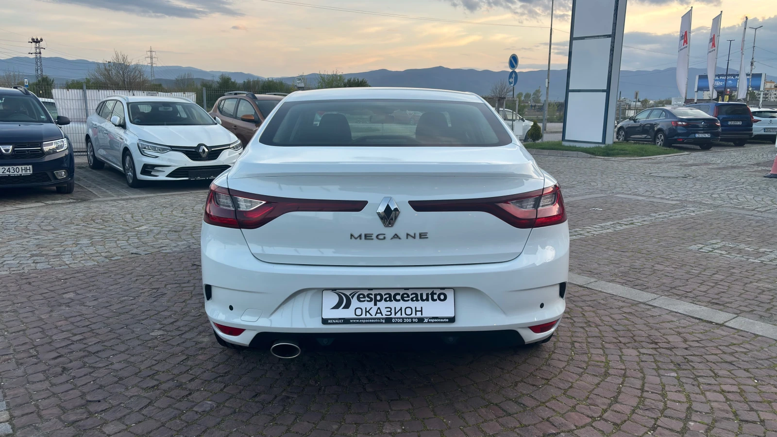 Renault Megane TCe 140 бензин BVM6, снимка 8 - Автомобили и джипове - 54642433