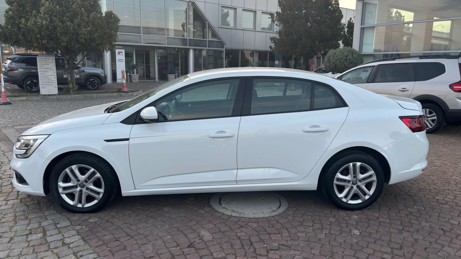 Renault Megane TCe 140 бензин BVM6, снимка 6 - Автомобили и джипове - 54642433