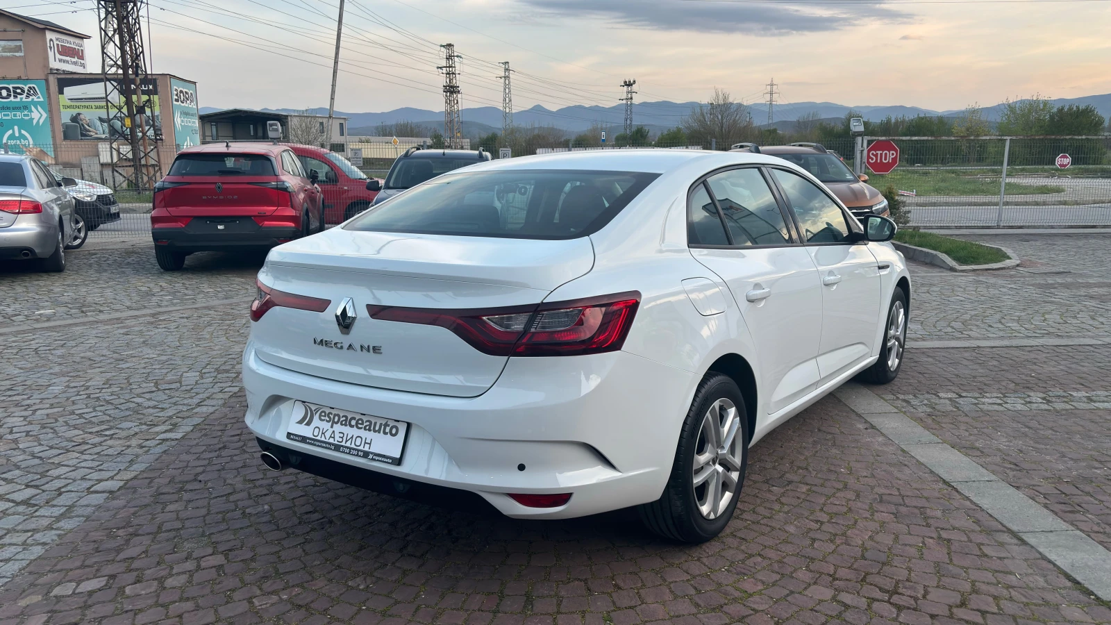 Renault Megane TCe 140 бензин BVM6, снимка 2 - Автомобили и джипове - 54642433