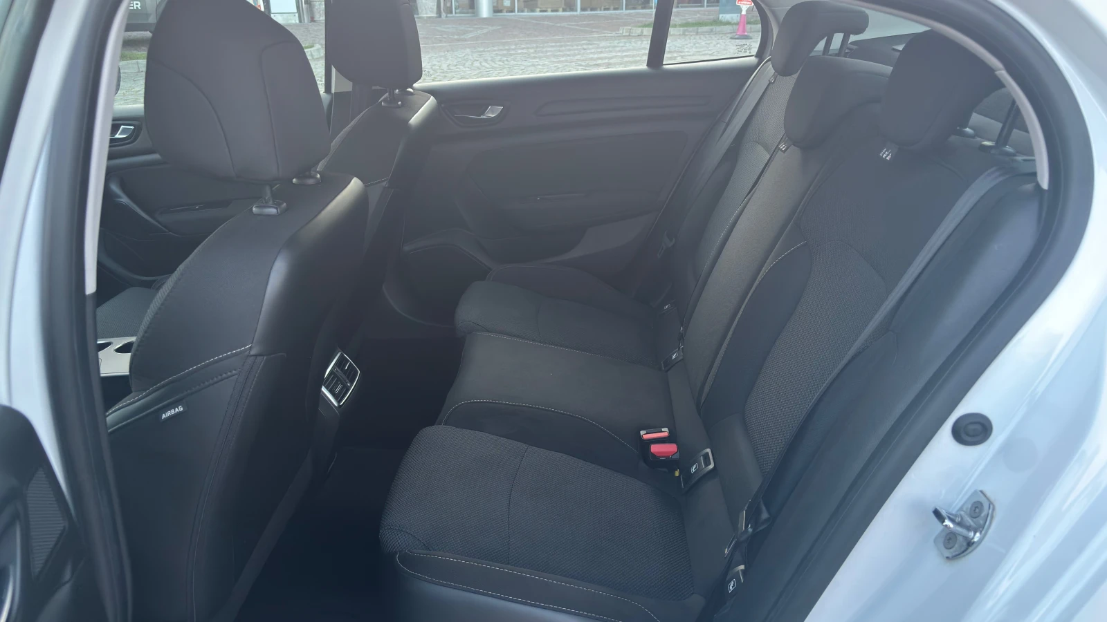 Renault Megane TCe 140 бензин BVM6, снимка 10 - Автомобили и джипове - 54642433