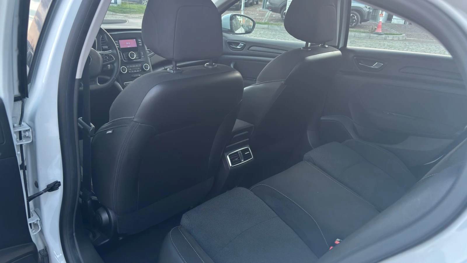 Renault Megane TCe 140 ������ BVM6 | Mobile.bg � ����������� 11