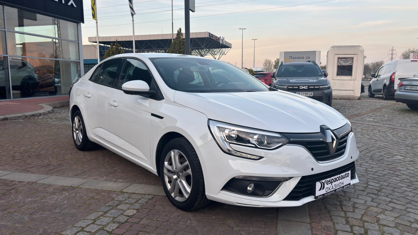 Renault Megane TCe 140 бензин BVM6, снимка 4 - Автомобили и джипове - 54642433