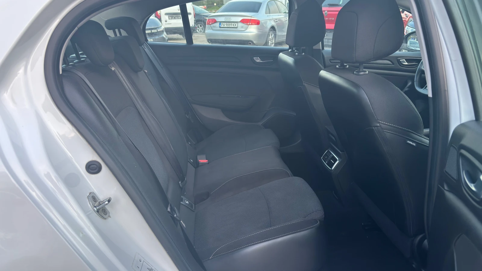 Renault Megane TCe 140 бензин BVM6, снимка 9 - Автомобили и джипове - 54642433
