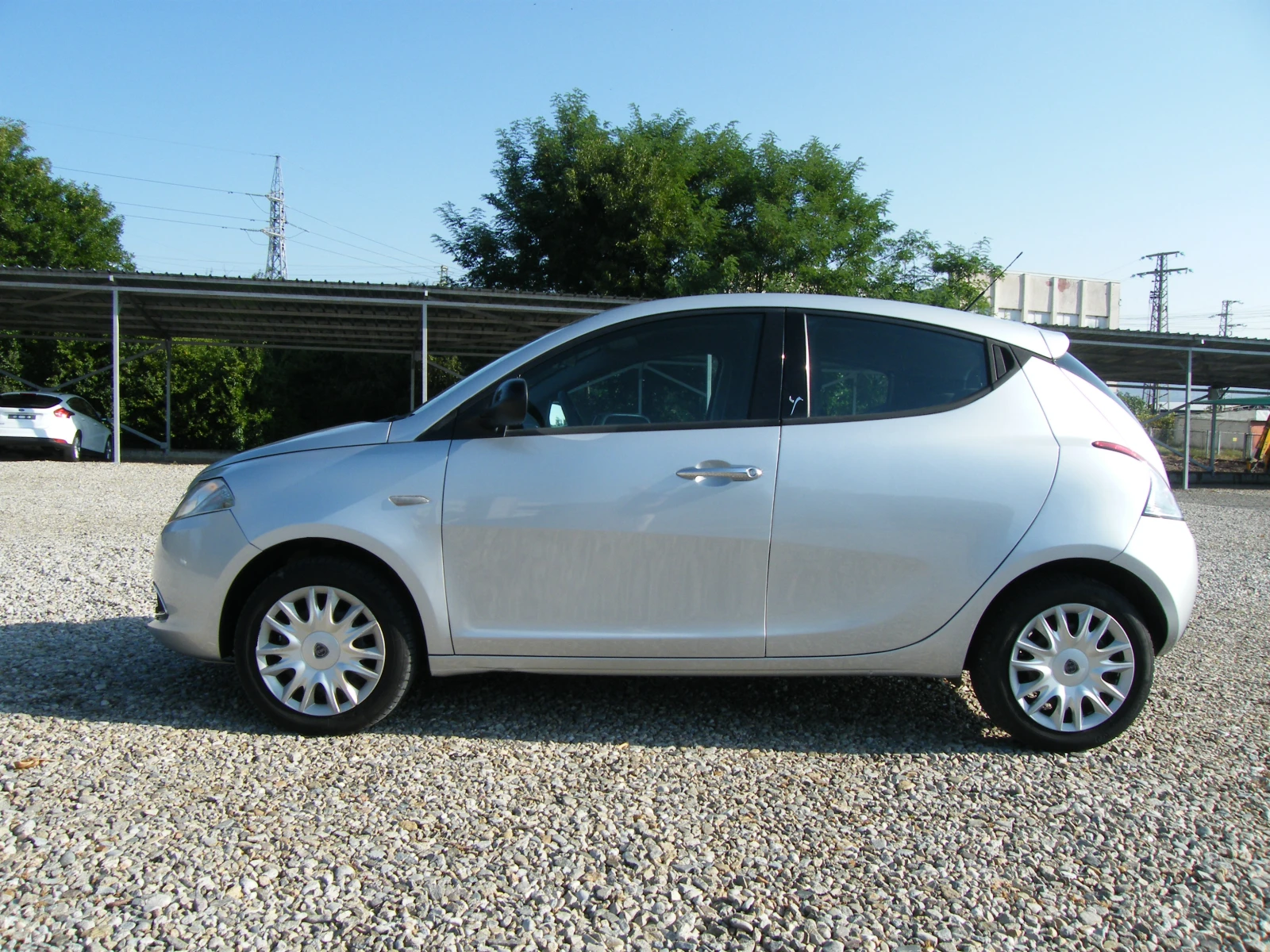Lancia Ypsilon 1.3, снимка 6 - Автомобили и джипове - 55797439