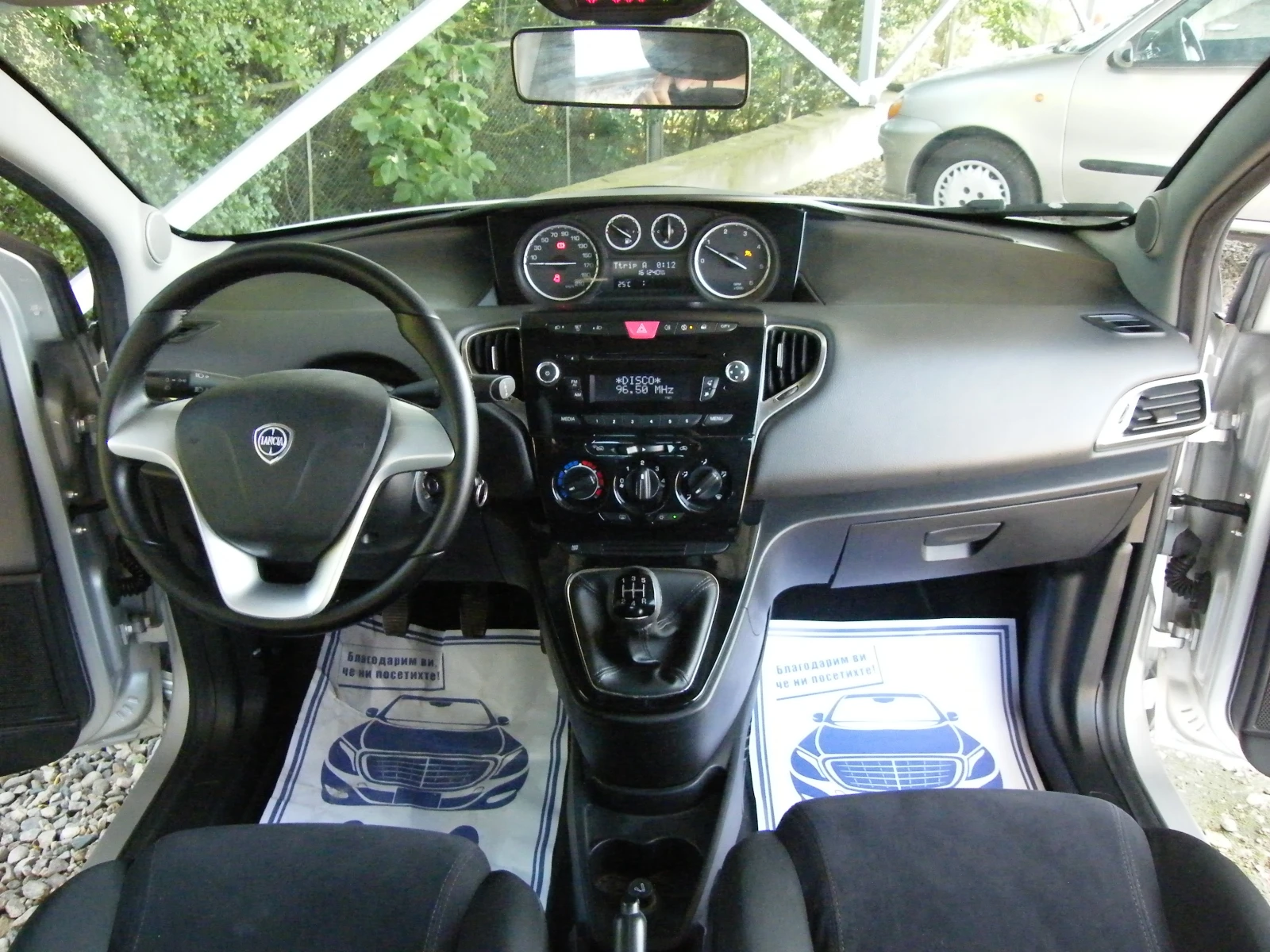 Lancia Ypsilon 1.3, снимка 15 - Автомобили и джипове - 55797439