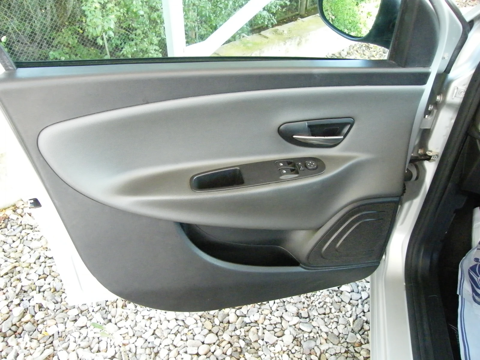 Lancia Ypsilon 1.3, снимка 8 - Автомобили и джипове - 55797439