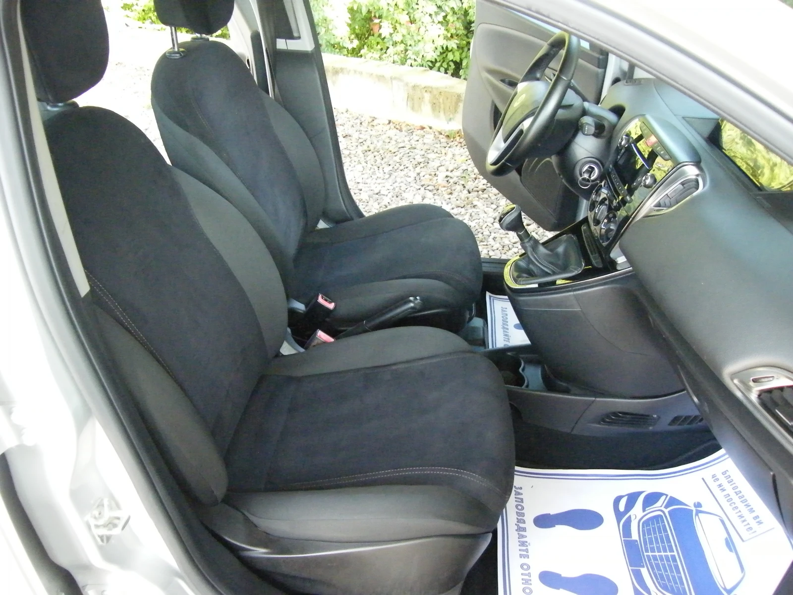 Lancia Ypsilon 1.3, снимка 13 - Автомобили и джипове - 55797439