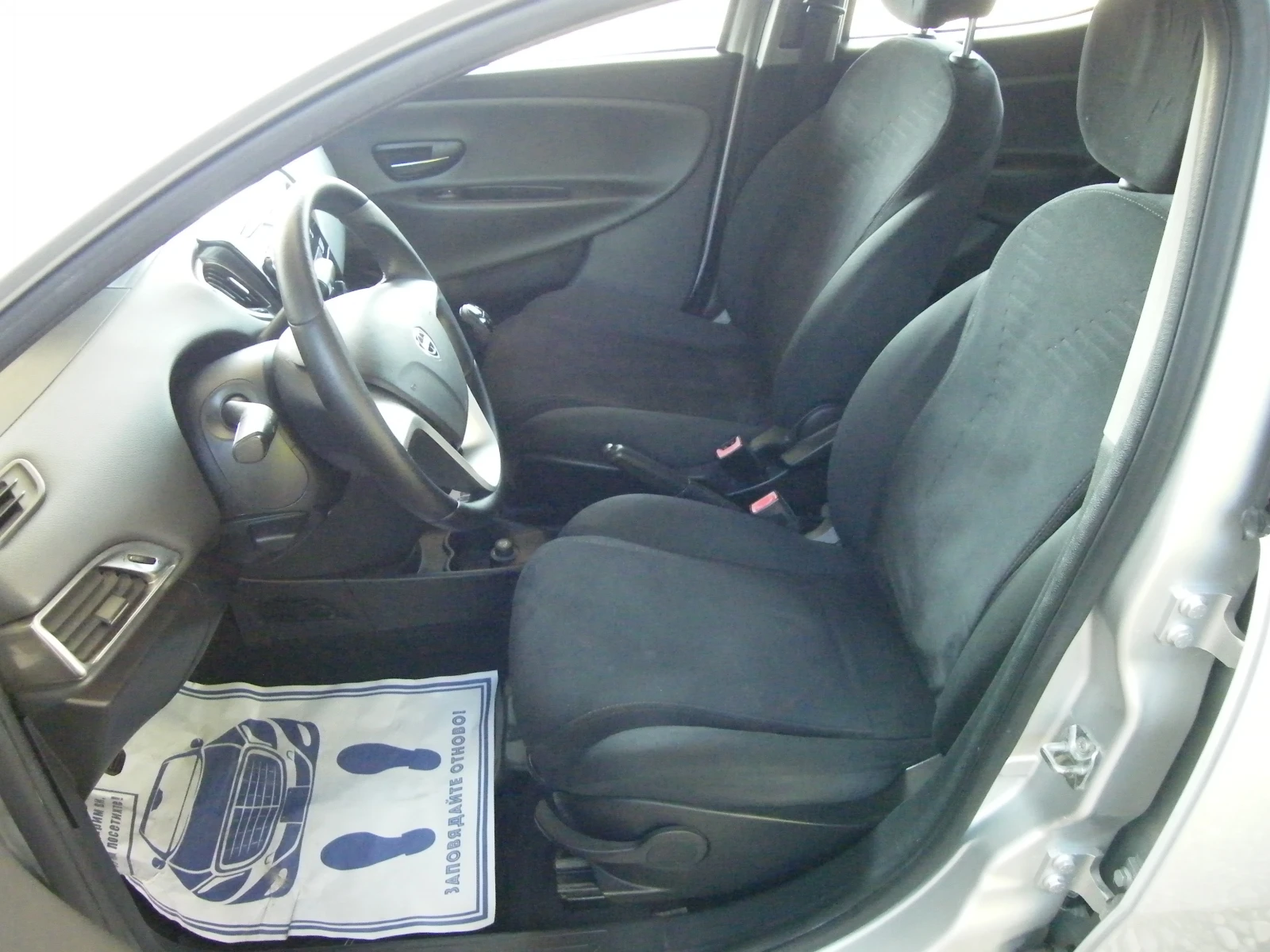 Lancia Ypsilon 1.3, снимка 9 - Автомобили и джипове - 55797439