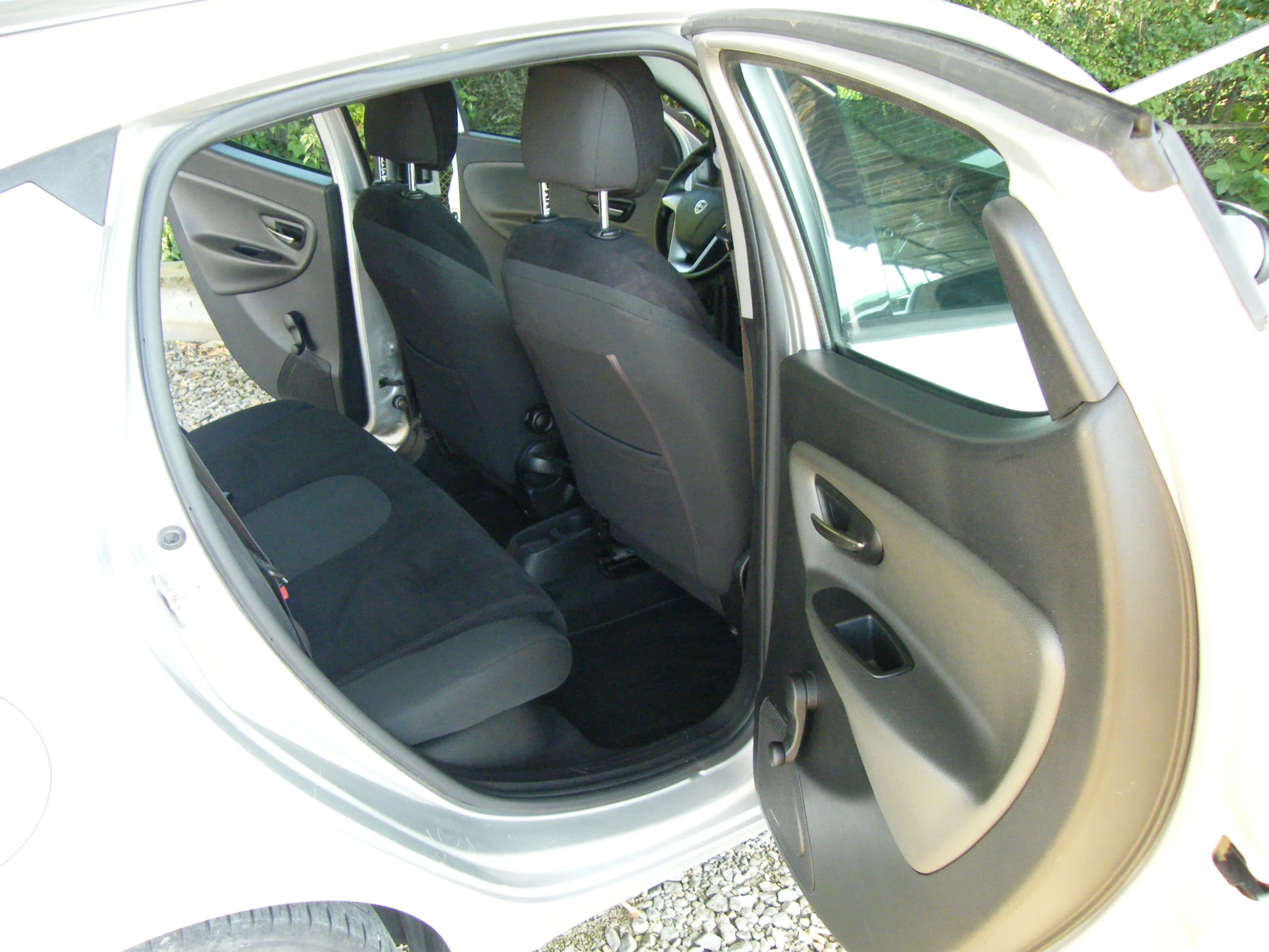 Lancia Ypsilon 1.3, снимка 11 - Автомобили и джипове - 55797439