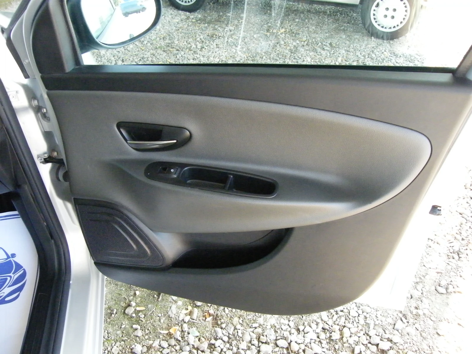 Lancia Ypsilon 1.3, снимка 12 - Автомобили и джипове - 55797439