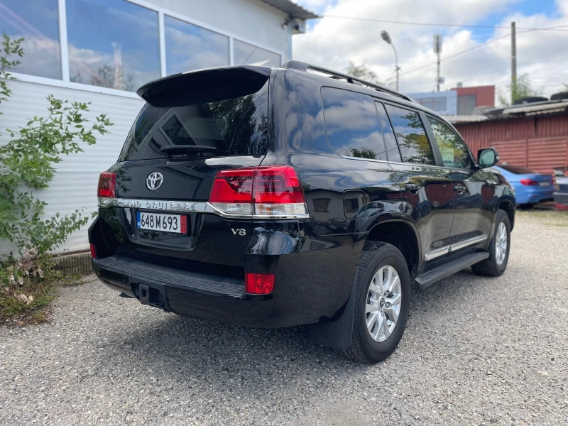 Toyota Land cruiser 5.7 КАТО НОВА, снимка 5 - Автомобили и джипове - 47279151